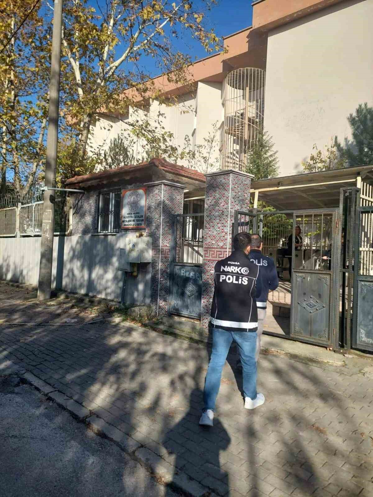 Bursa’da okul çevrelerinde çocuk ve gençlerin korunmasına yönelik denetim yapıldı