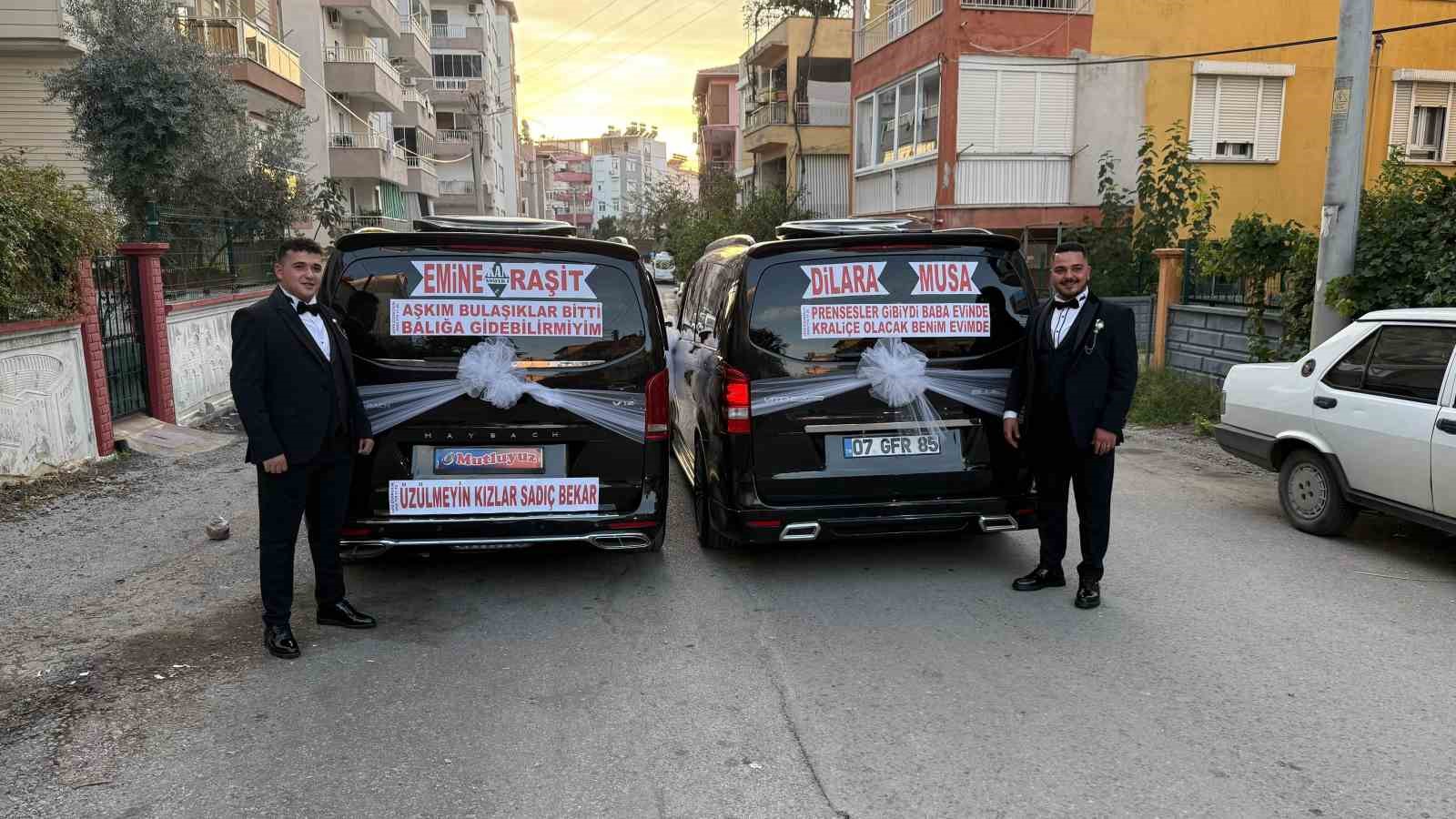 Bu düğünde her şey ’aynı’: Aynı yaştaki kardeşler, aynı yaştaki gelinlerle, aynı anda dünya evine girdi