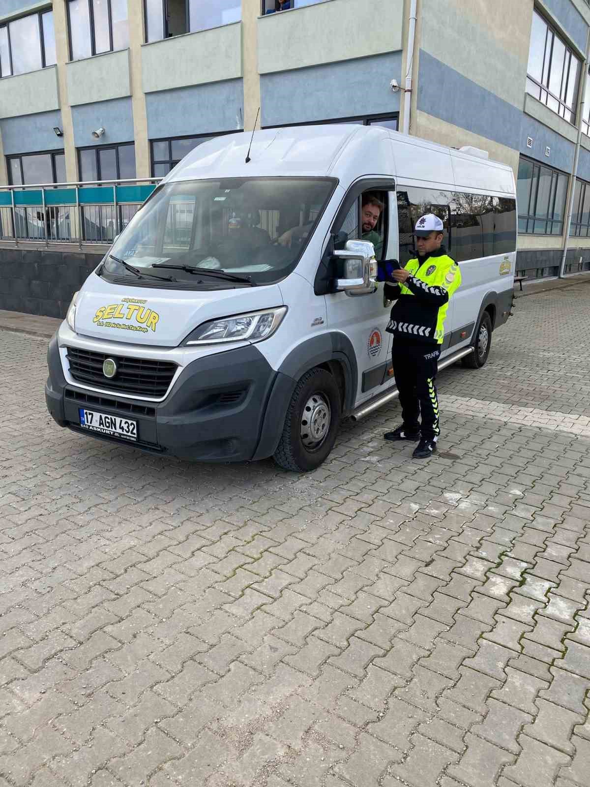 Ayvacık’ta Okul Çevreleri ve Okul Servisleri Denetlendi