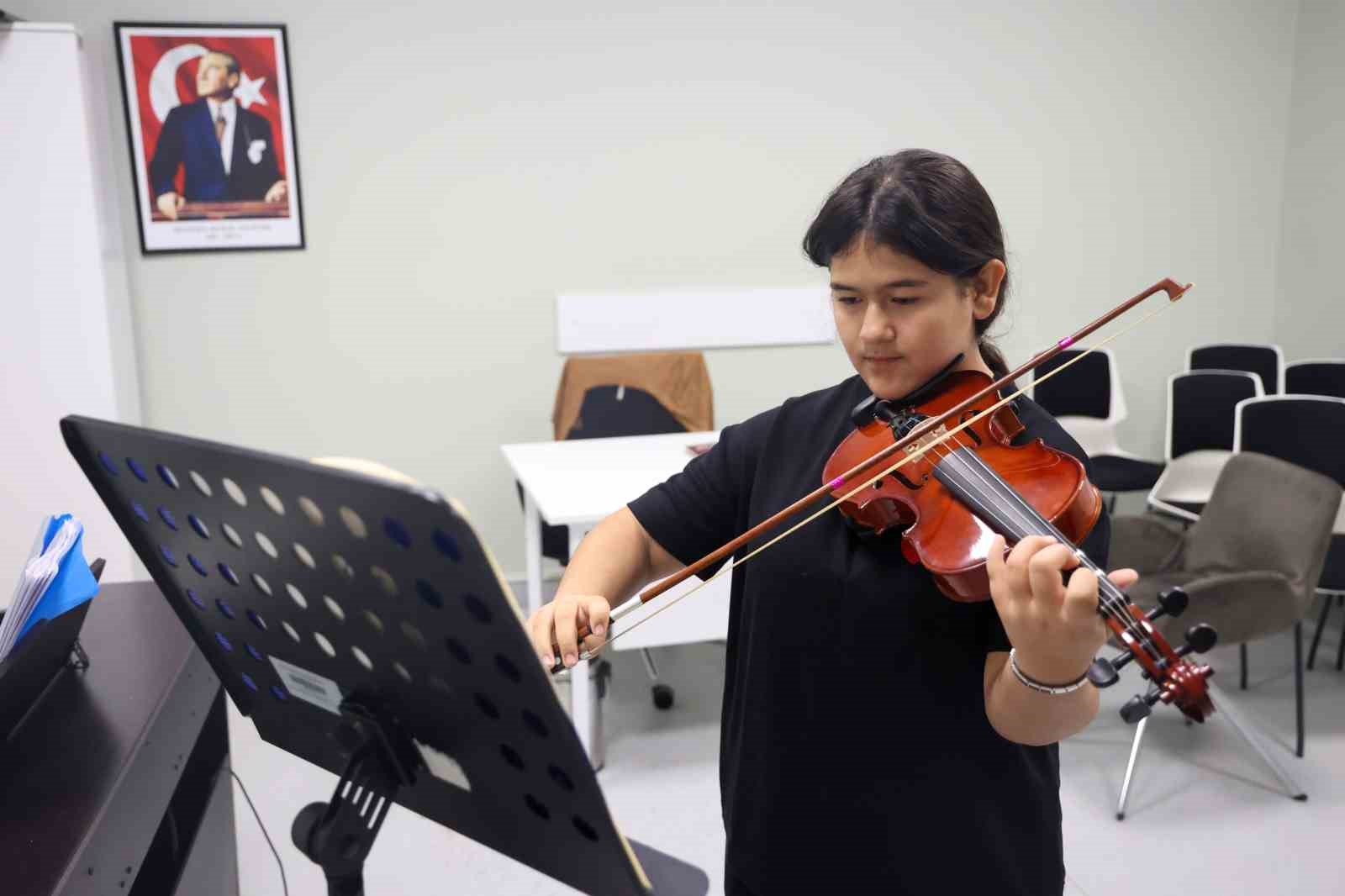 Geleceğin sanatçıları İsmail Baha Sürelsan Konservatuvarı’nda yetişiyor