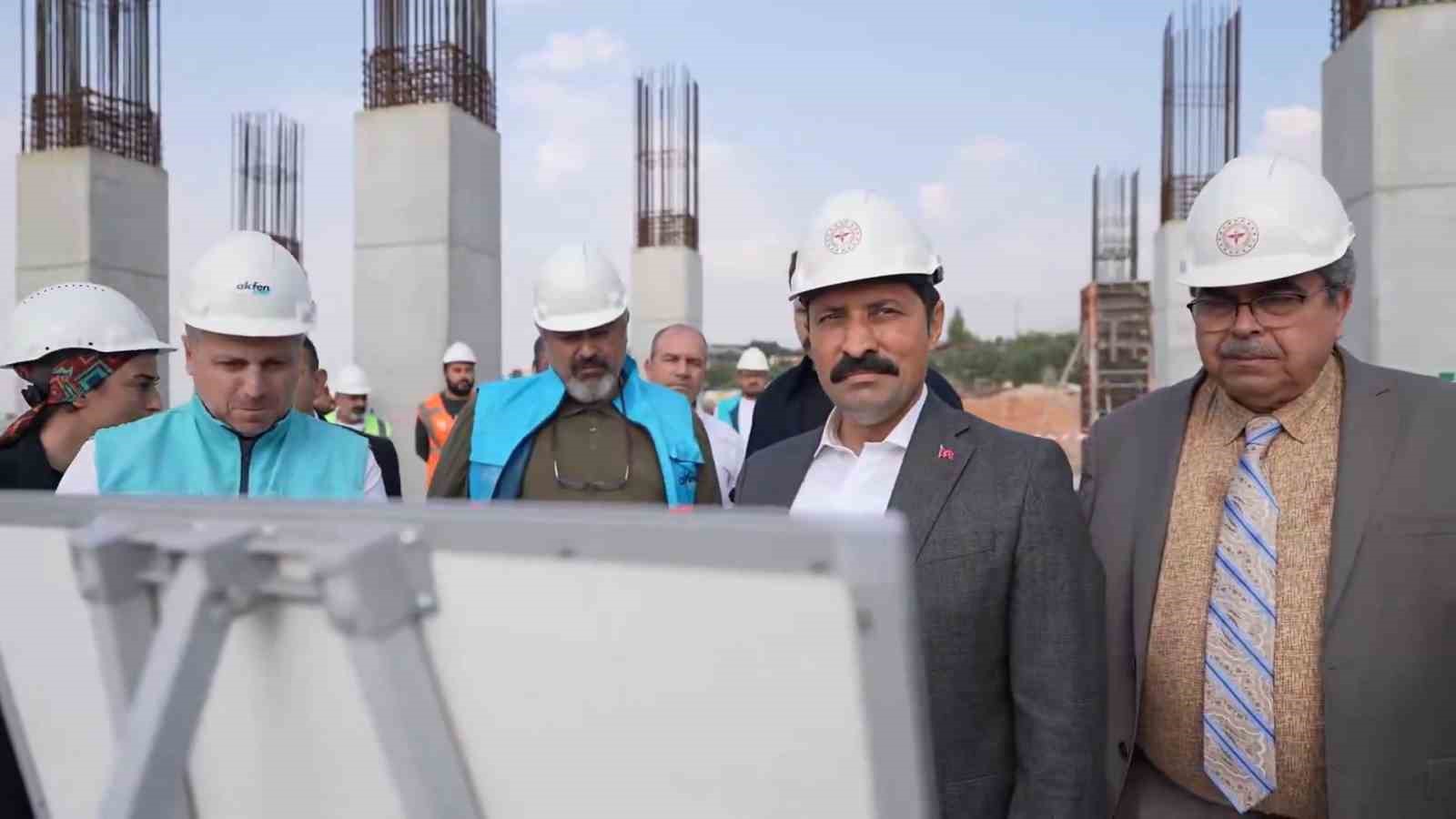 İskenderun devlet hastanesinde inşa çalışmaları sürüyor