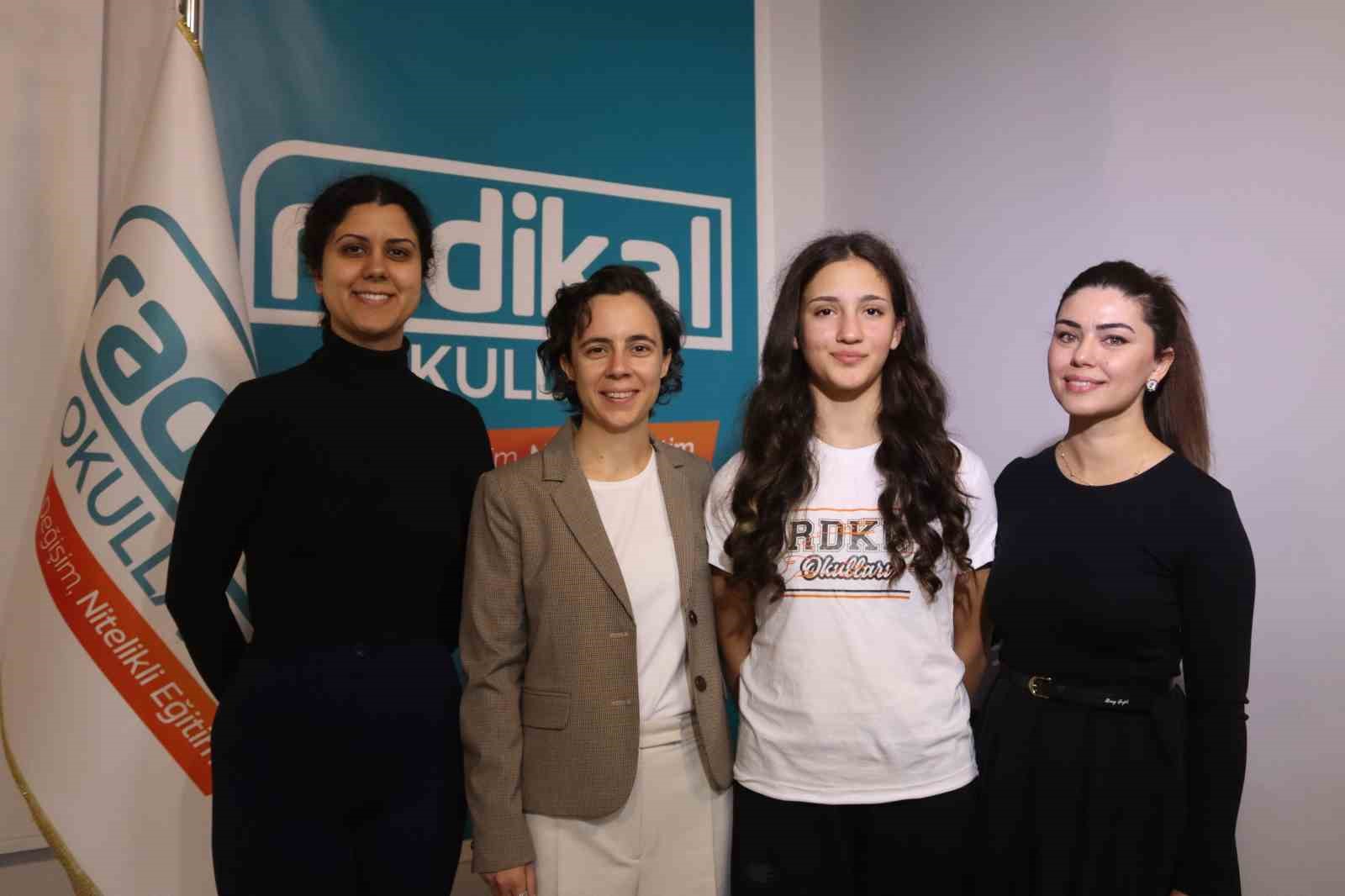 Avrupa’nın zirvesi, 15 yaşındaki Esmira’nın