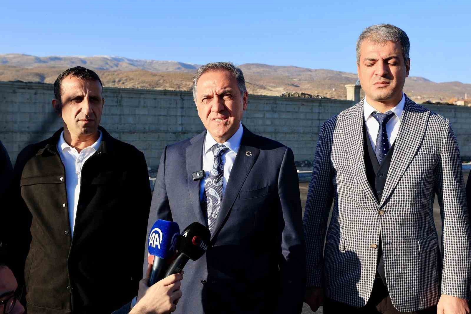 Vali Usta, asfalt çalışmalarını inceledi