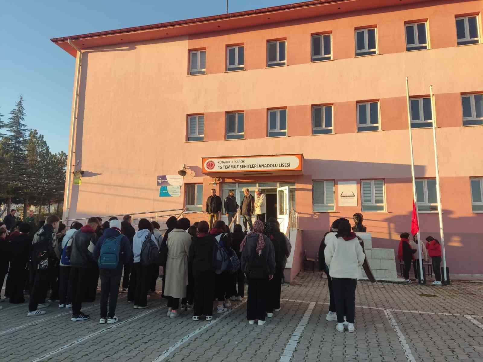 M&uuml;d&uuml;r Hasan Kilitci: "Bayrak t&ouml;renleri, milli değerlerimizle bağımızı g&uuml;&ccedil;lendiren &ouml;zel anlardır"
