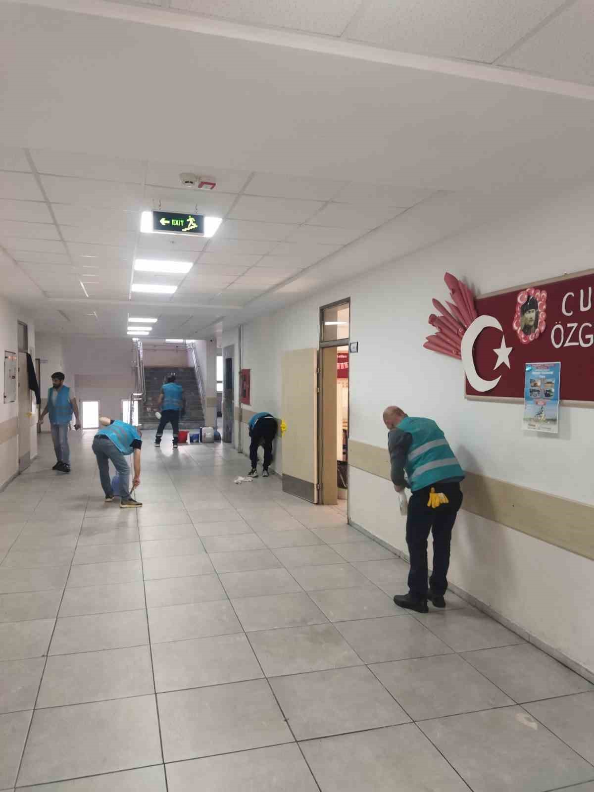 Denetimli serbestlik yükümlüleri, ara tatilde okulları yeniledi