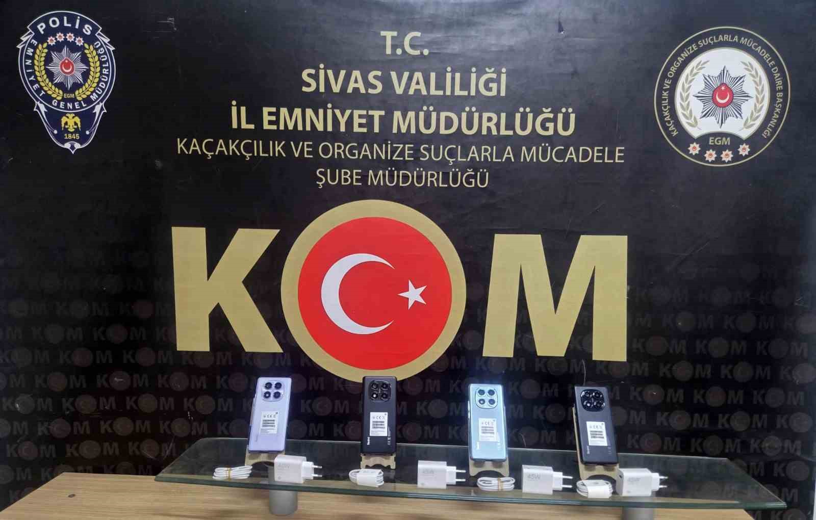 Sivas’ta kaçak tütün ve cep telefonu operasyonu: 5 gözaltı