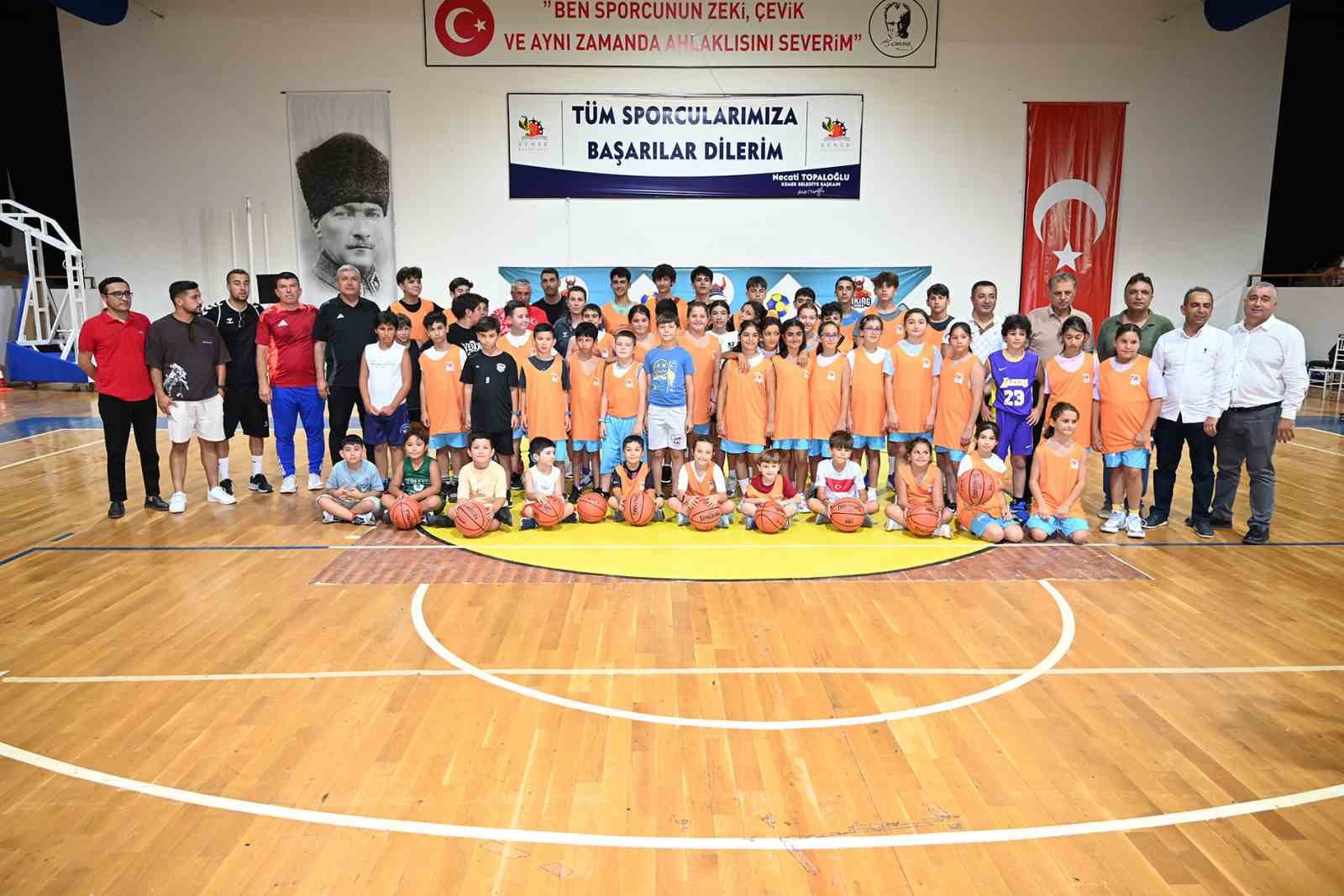 Kemer Belediyesi çocukları ve gençleri sporla buluşturmaya devam ediyor