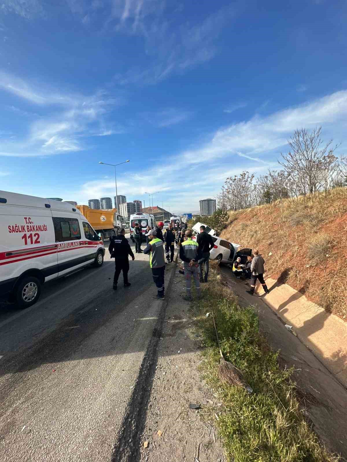 Kırıkkale’de iki otomobil çarpıştı: 8 yaralı