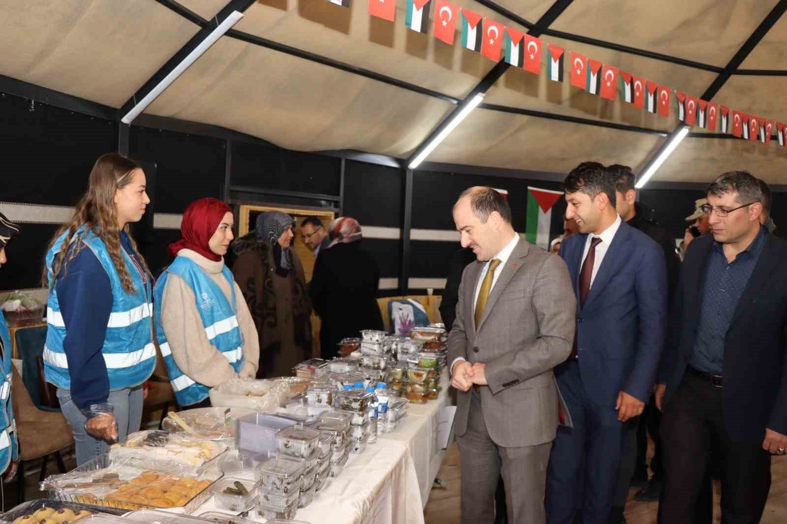 Oltu&rsquo;dan Filistin&rsquo;e uzanan yardım eli
