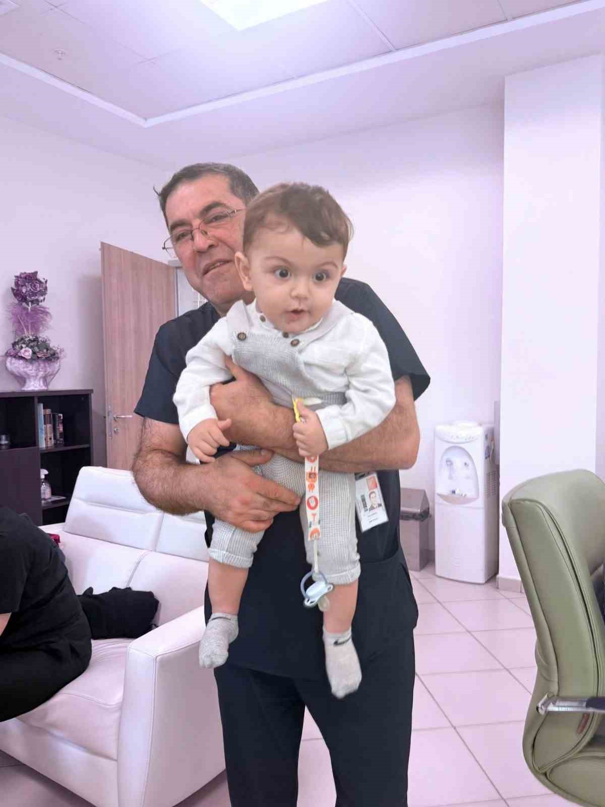 10 aylık bebek 11 dakika suda nefessiz kaldı, 3 kez kalbi durdu
