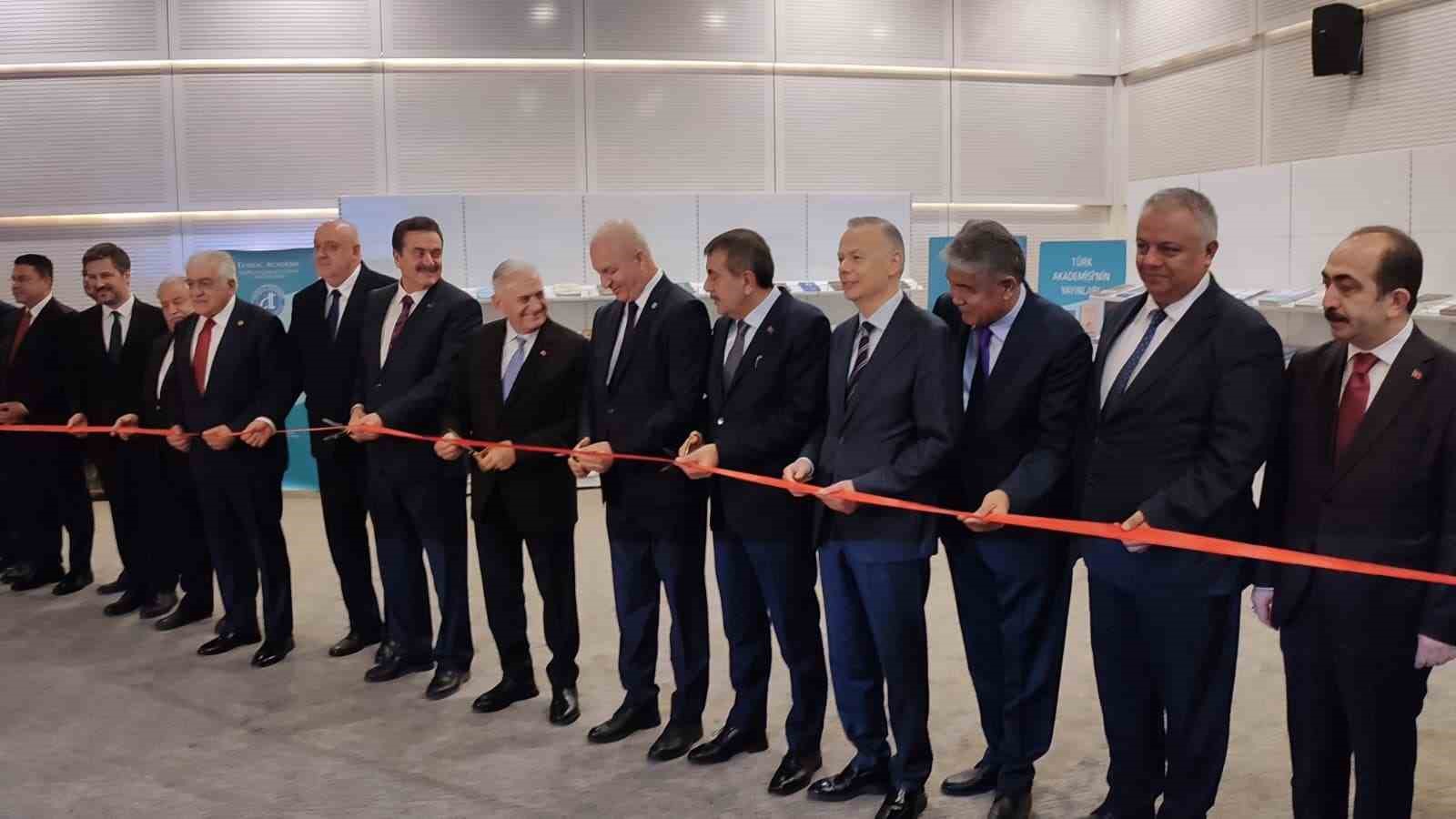 Bakan Tekin: "T&uuml;rk dili ve edebiyatından sosyal bilgilere kadar her alanda m&uuml;fredatımızı inceleyen komisyon kurduk"
