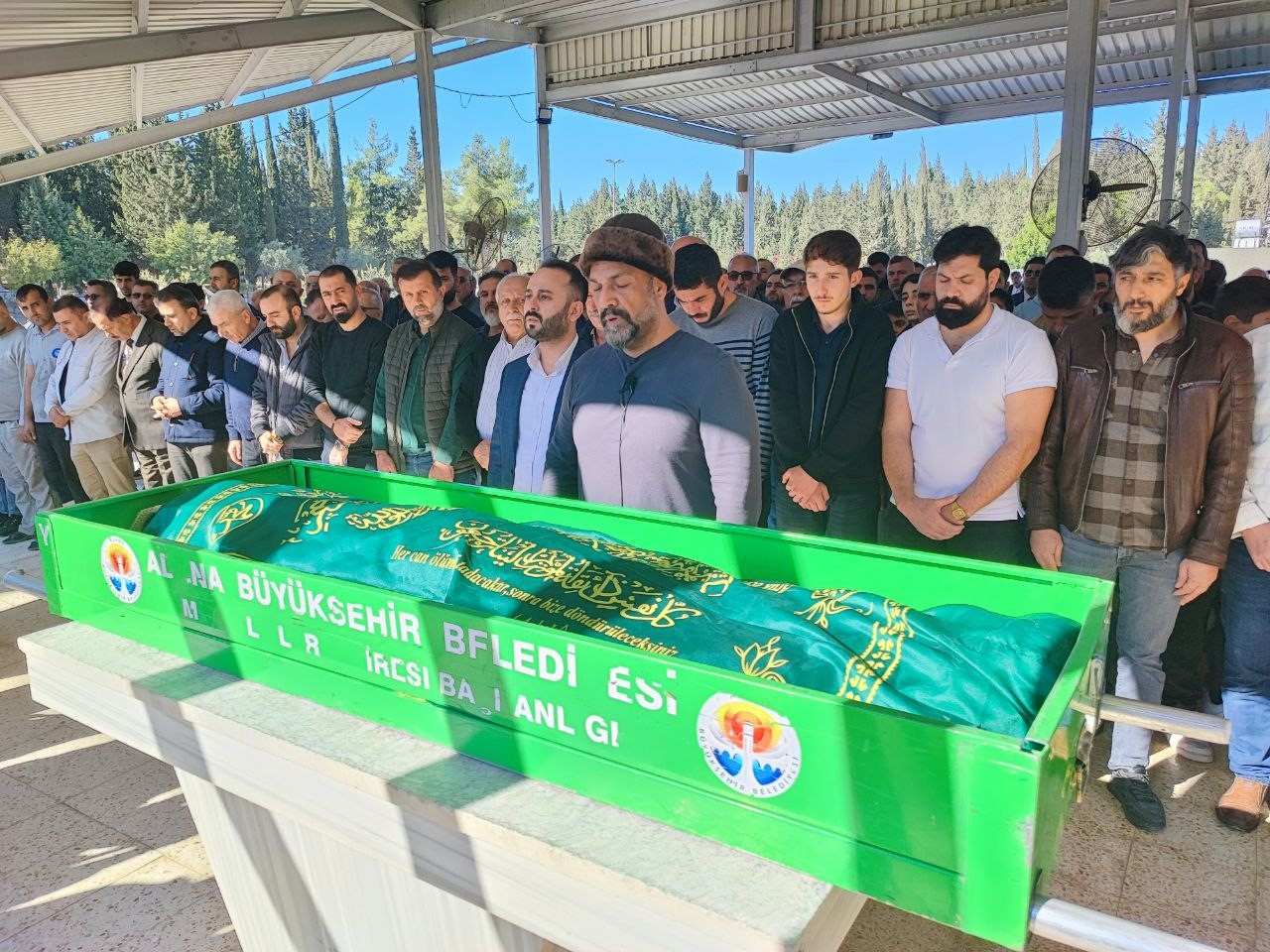 Baba, kazada ölen oğlunun cenaze namazını kıldırdı