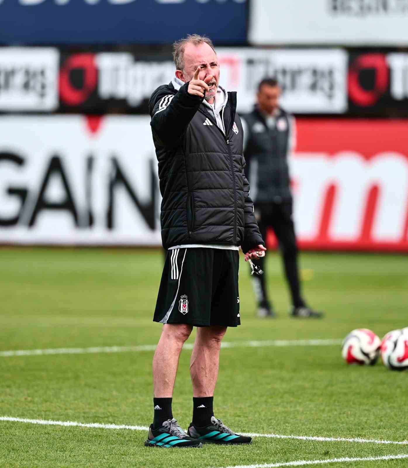 Beşiktaş’tan Rafa Silva açıklaması!
