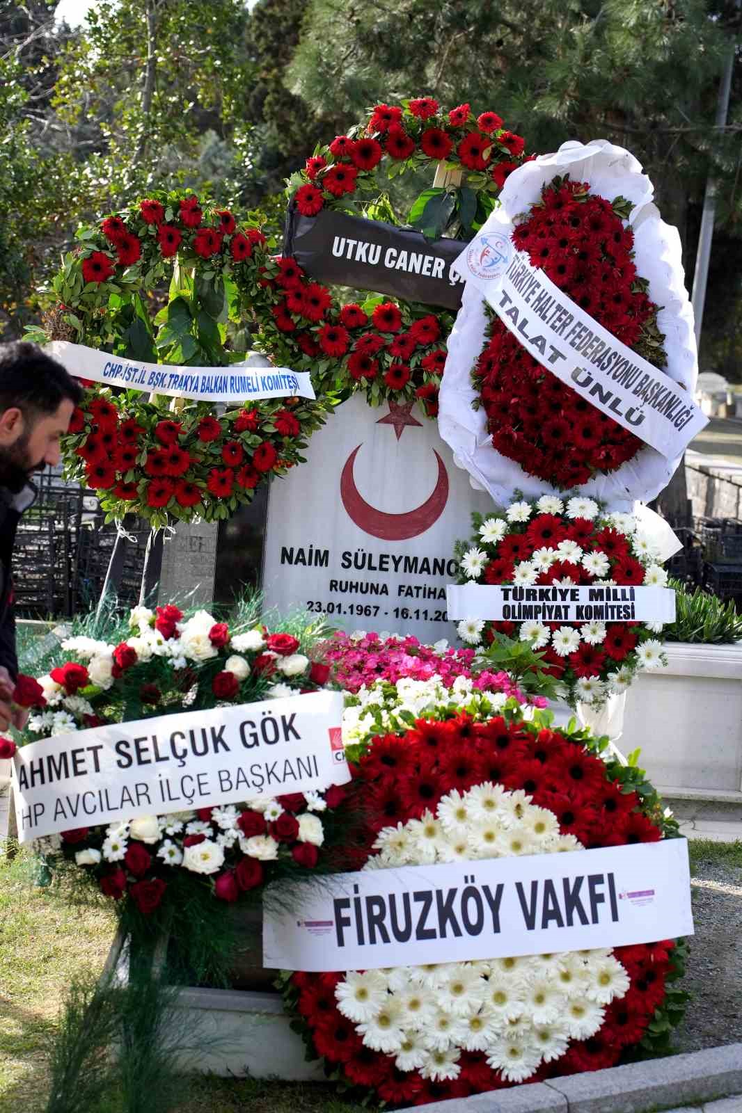 Naim Süleymanoğlu kabri başında anıldı
