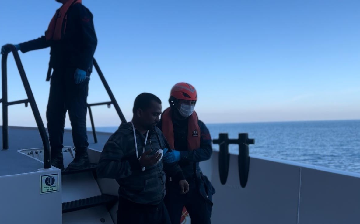 Bozcaada açıklarında tankerde elinden yaralanan personelin tıbbi tahliyesi gerçekleştirildi