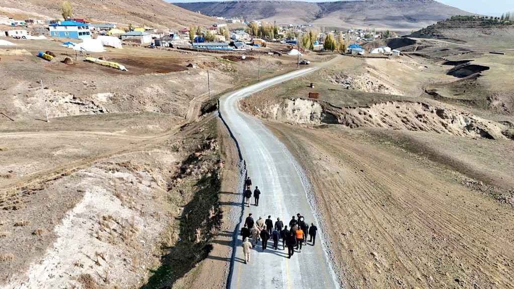 Geçit köyü beton yola kavuştu