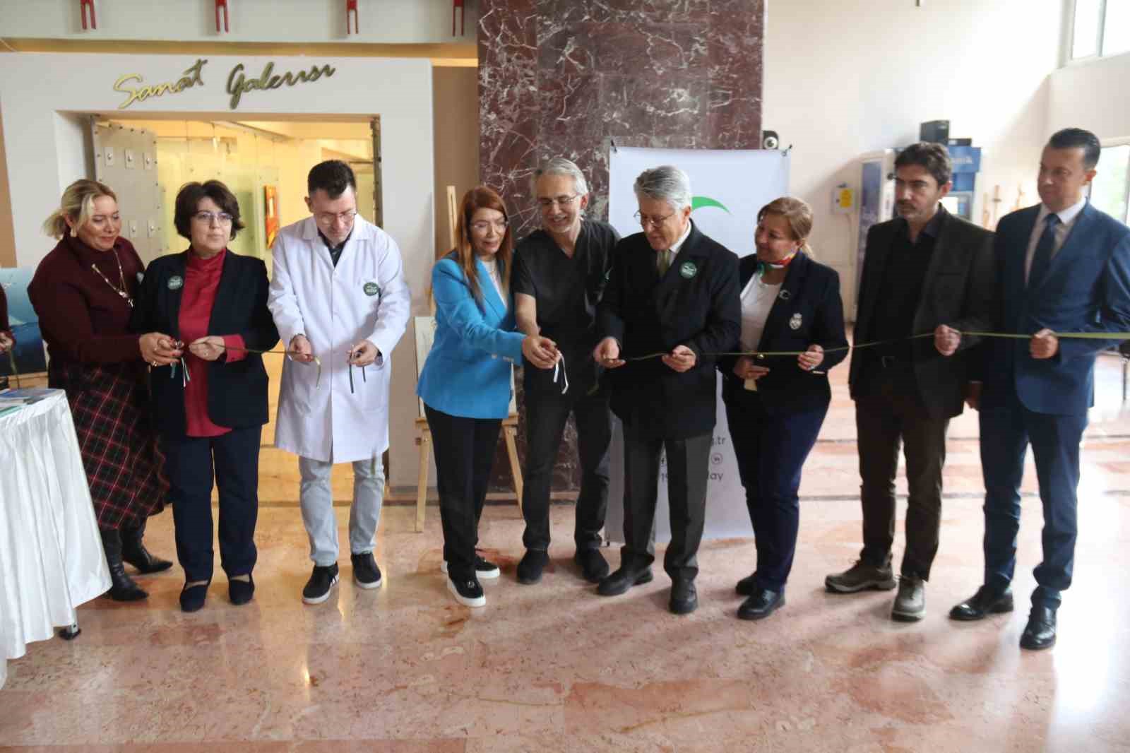 ESOGÜ’de bağımlılık temalı karikatür sergisi açıldı