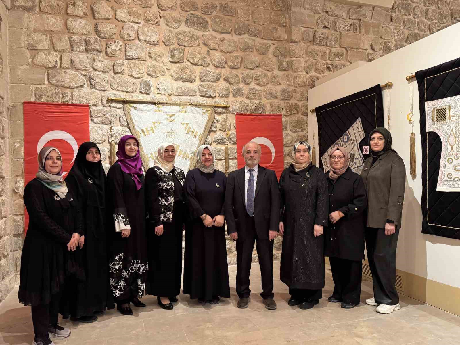 Mardin’de "Dualı Sultan Gömlekleri" sergisi açıldı
