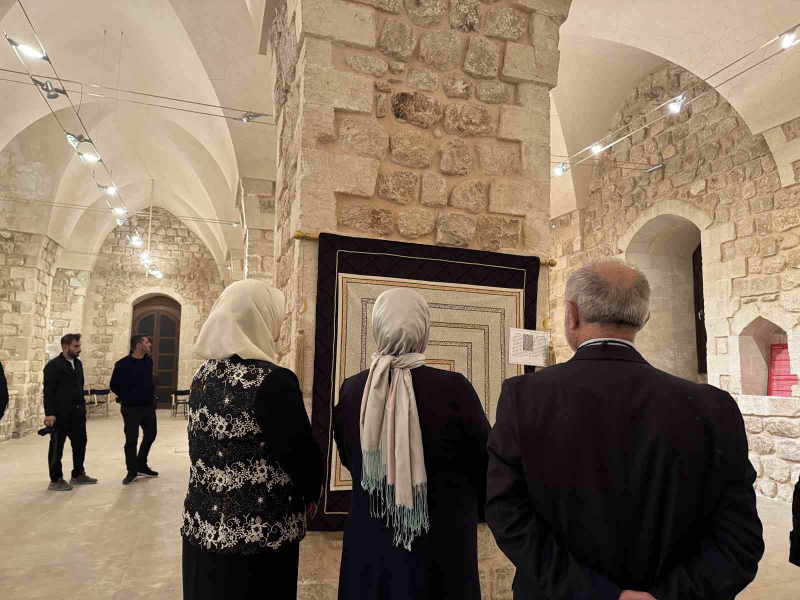 Mardin’de "Dualı Sultan Gömlekleri" sergisi açıldı
