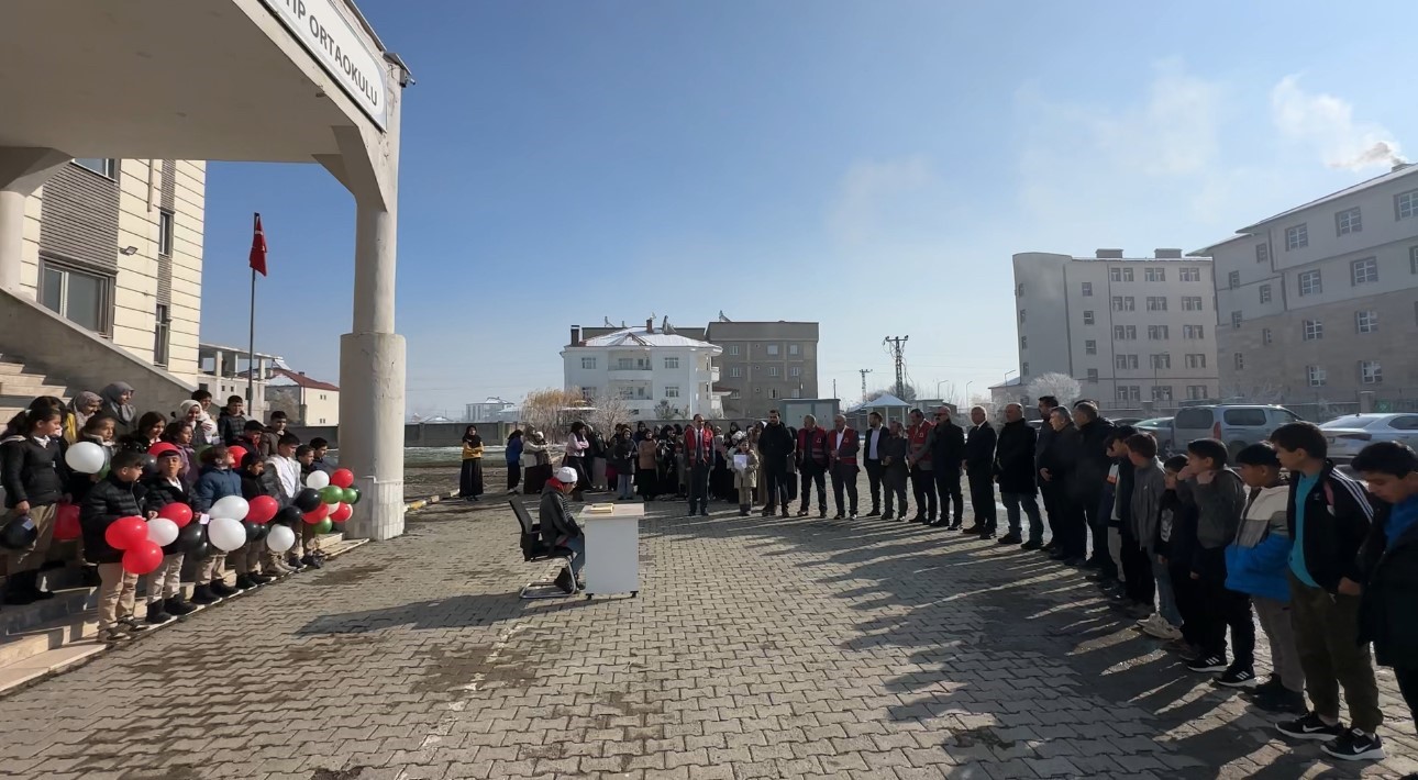 "Türkiye yeşeriyor, Gazze güçleniyor" projesiyle Yüksekova’da fidanlar toprakla buluştu