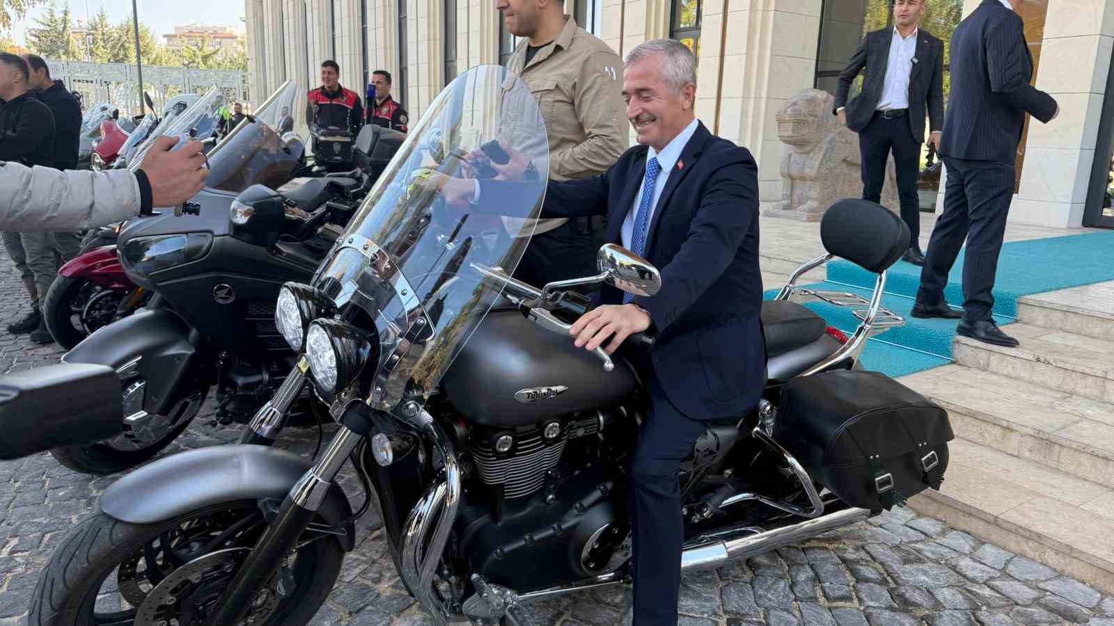 "Kebap dumansız, motor kasksız olmaz" sloganıyla kask farkındalığına dikkat &ccedil;ekildi
