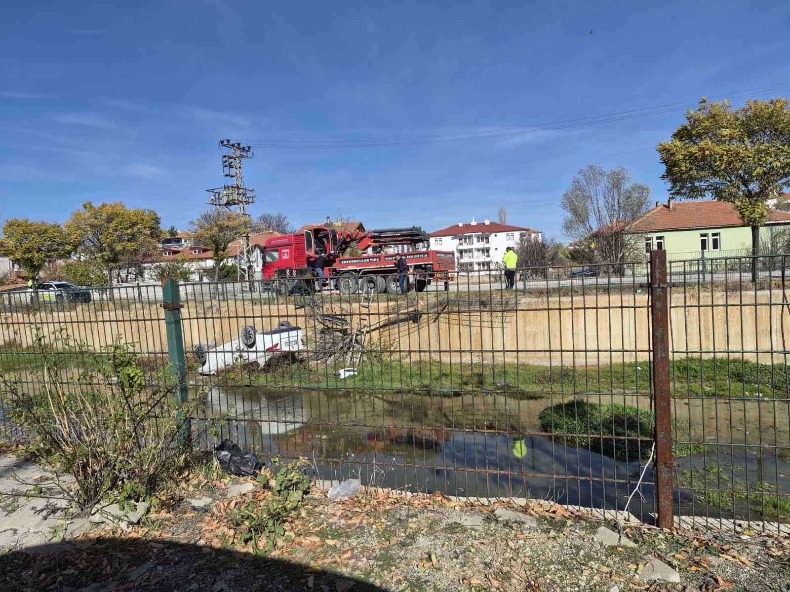 Yozgat’ta araç kanala uçtu 1 kişi yaralandı