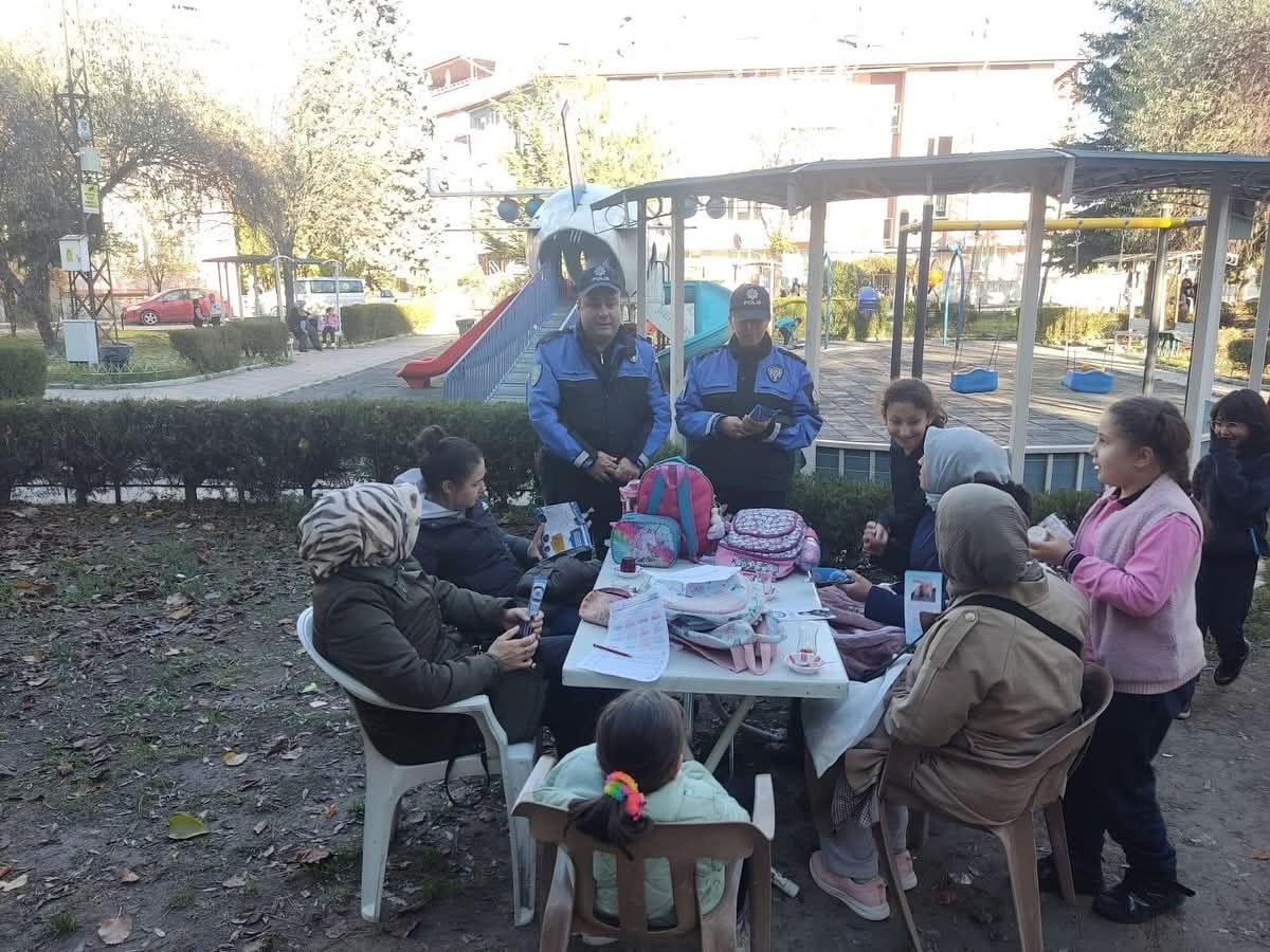 K&uuml;tahya İl Emniyet M&uuml;d&uuml;rl&uuml;ğ&uuml;&rsquo;nden "G&uuml;venli Eğitim" &ccedil;alışması
