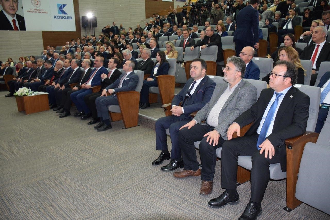 Kayseri OSB Başkanı Yal&ccedil;ın&rsquo;a Sanayi ve Teknoloji Bakanı Kacır&rsquo;dan &ouml;d&uuml;l
