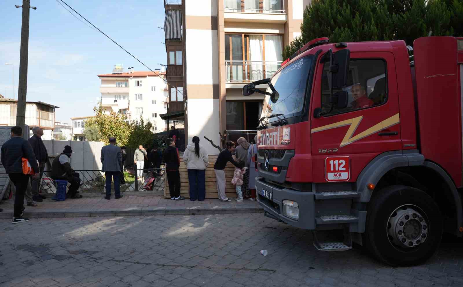 5 katlı binada meydana gelen yangın korkuya neden oldu
