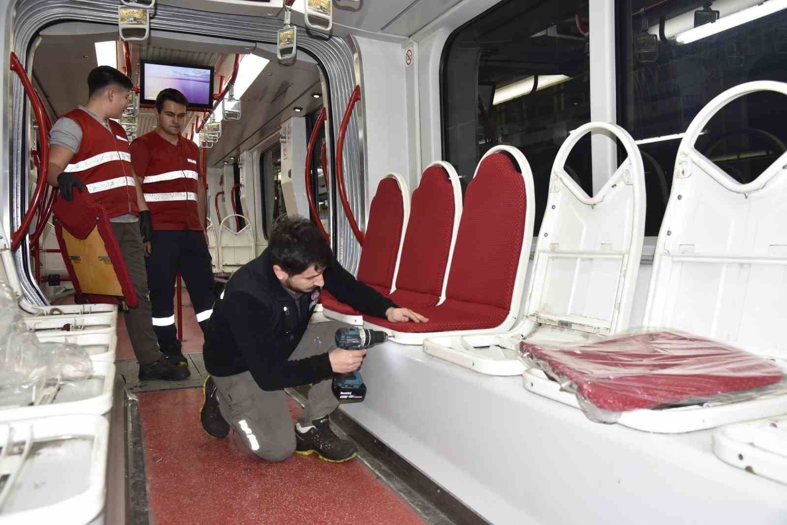 Samsun’da tramvayların koltukları yenileniyor