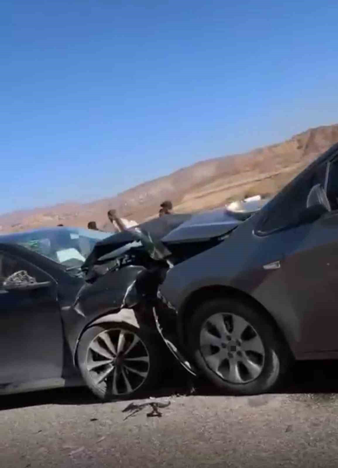 Siirt’te otomobiller çarpıştı: 4 yaralı