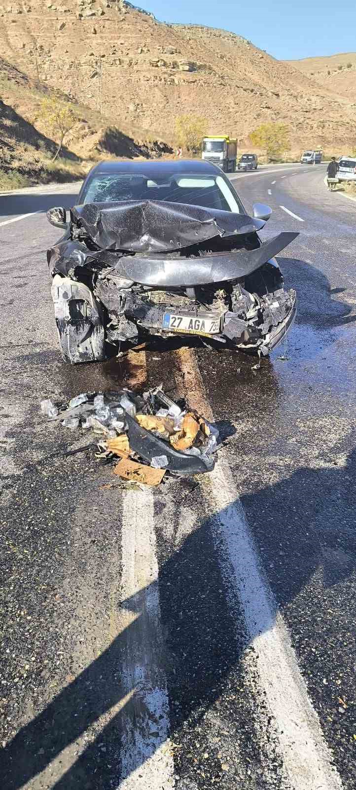 Siirt’te otomobiller çarpıştı: 4 yaralı