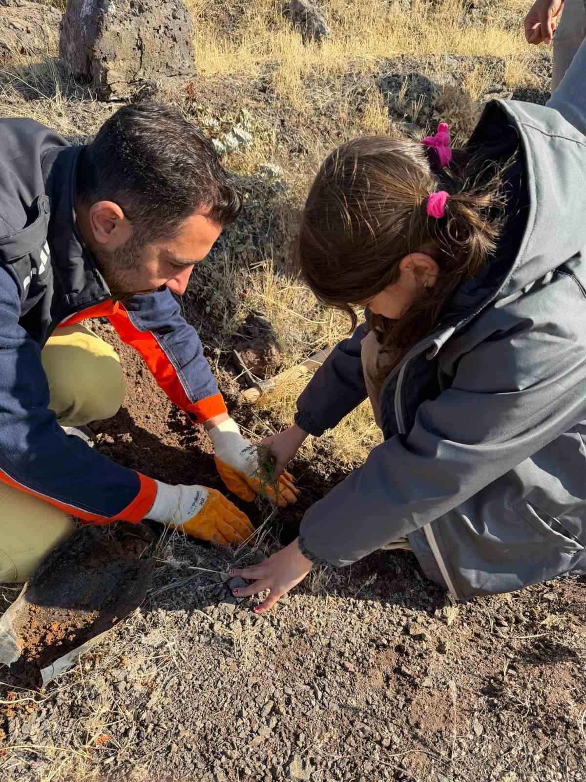 Sivrice’de fidan dikme etkinliği düzenlendi