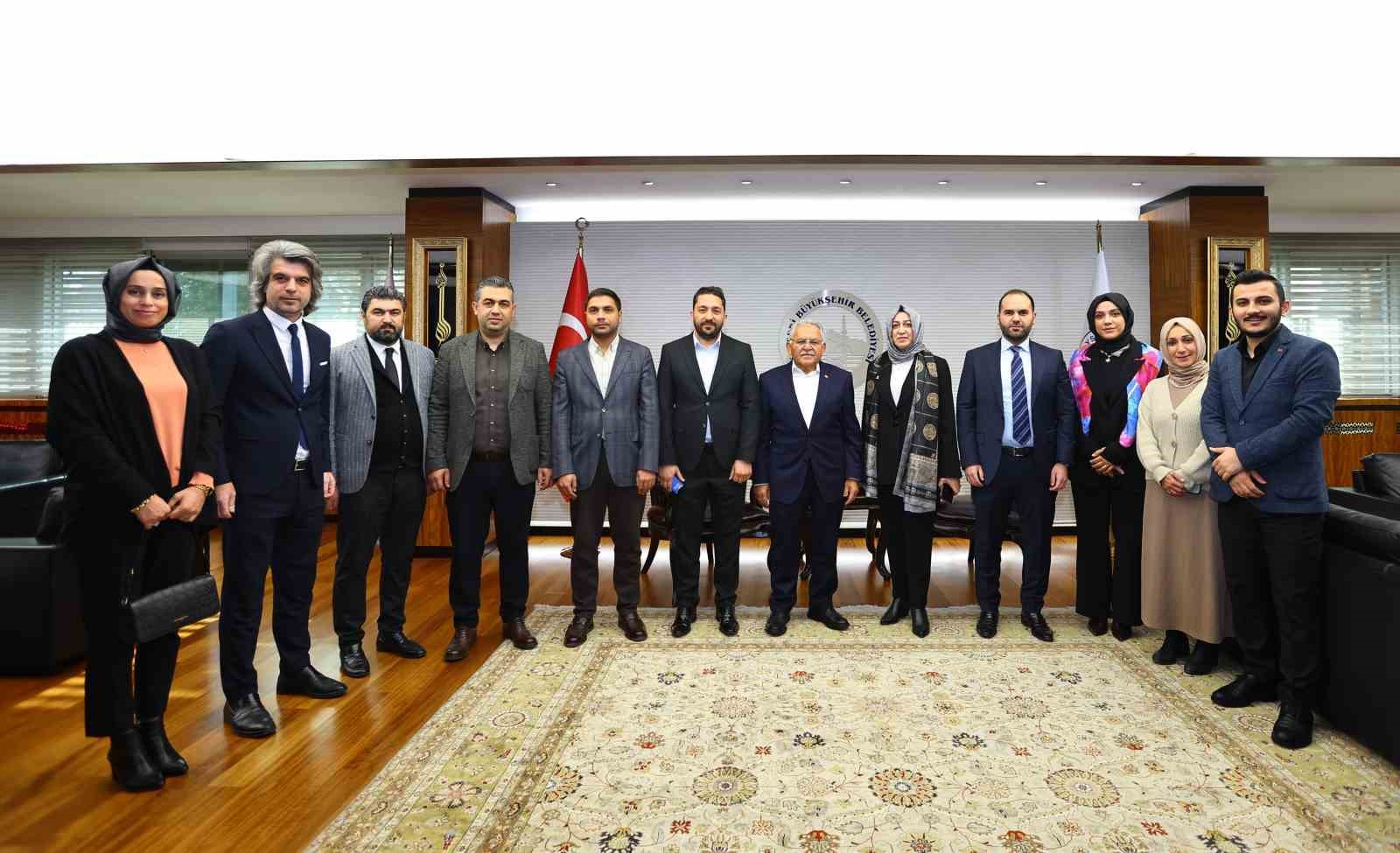 Büyükkılıç, Kayseri’nin ilk kadın ilçe başkanı Kahraman ve yönetimini ağırladı