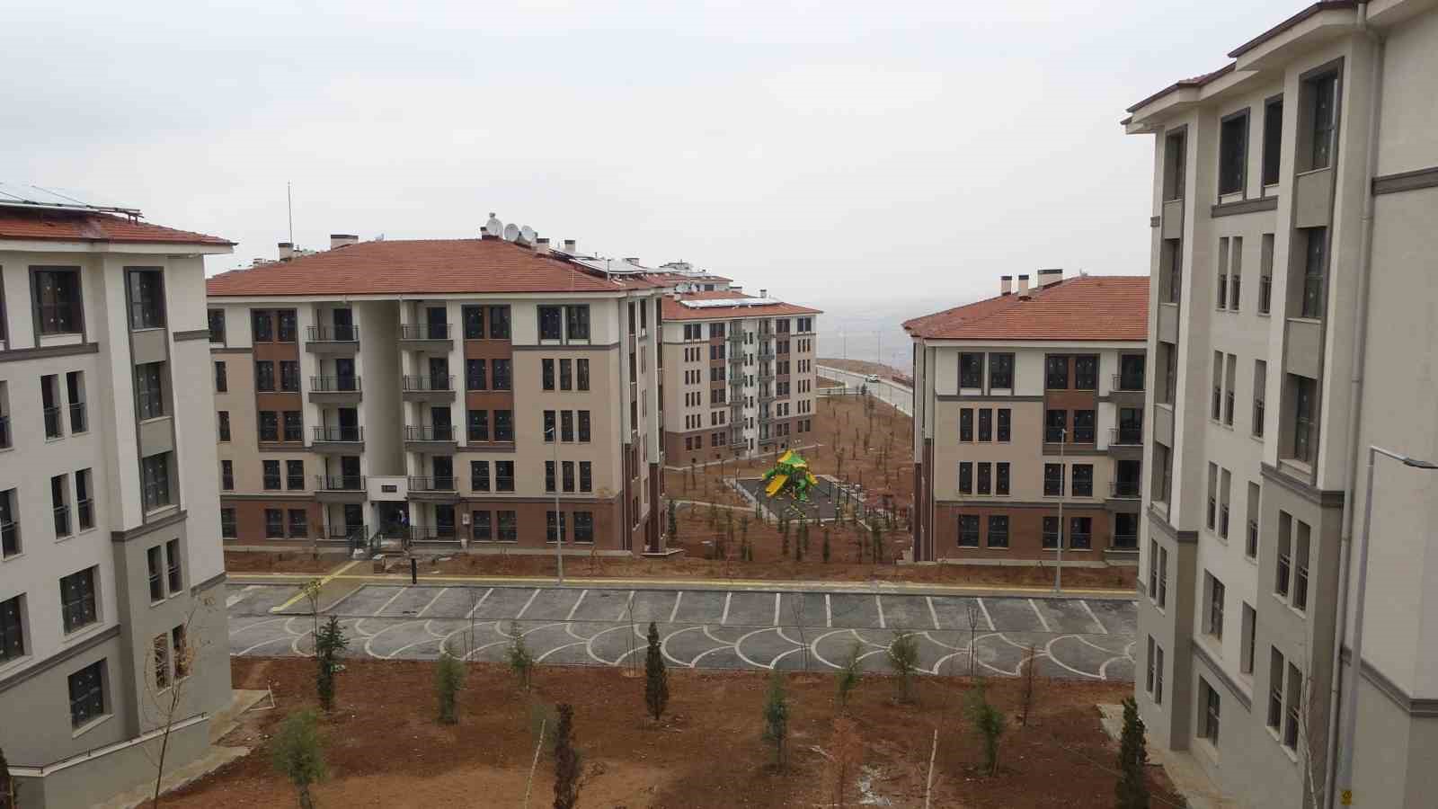 Malatya&rsquo;da deprem konutlarının anahtar teslimi s&uuml;r&uuml;yor
