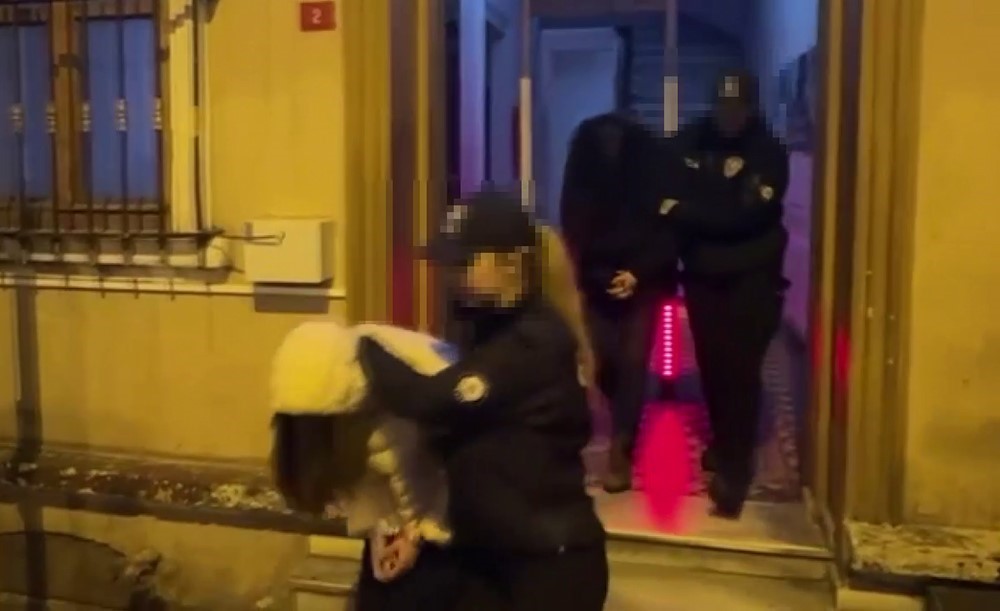 Beyoğlu&rsquo;nda T&uuml;rk kahvesi i&ccedil;en gen&ccedil; m&uuml;hendis hastanelik olmuştu: 2 ş&uuml;pheli adliyeye sevk edildi
