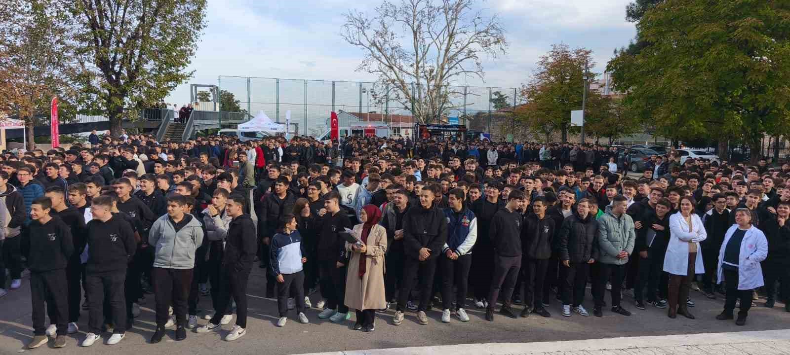 Öğrenciler, deprem tatbikatını başarıyla tamamladı
