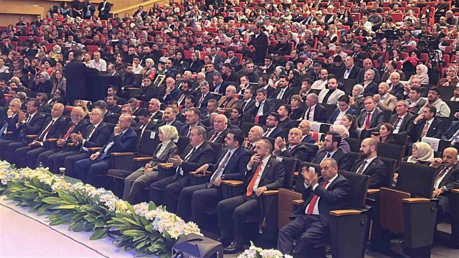 HAK-İŞ Başkanı Arslan: "Asgari ücret mevzuatımızı yeniden masada çalışmamız gerekiyor"