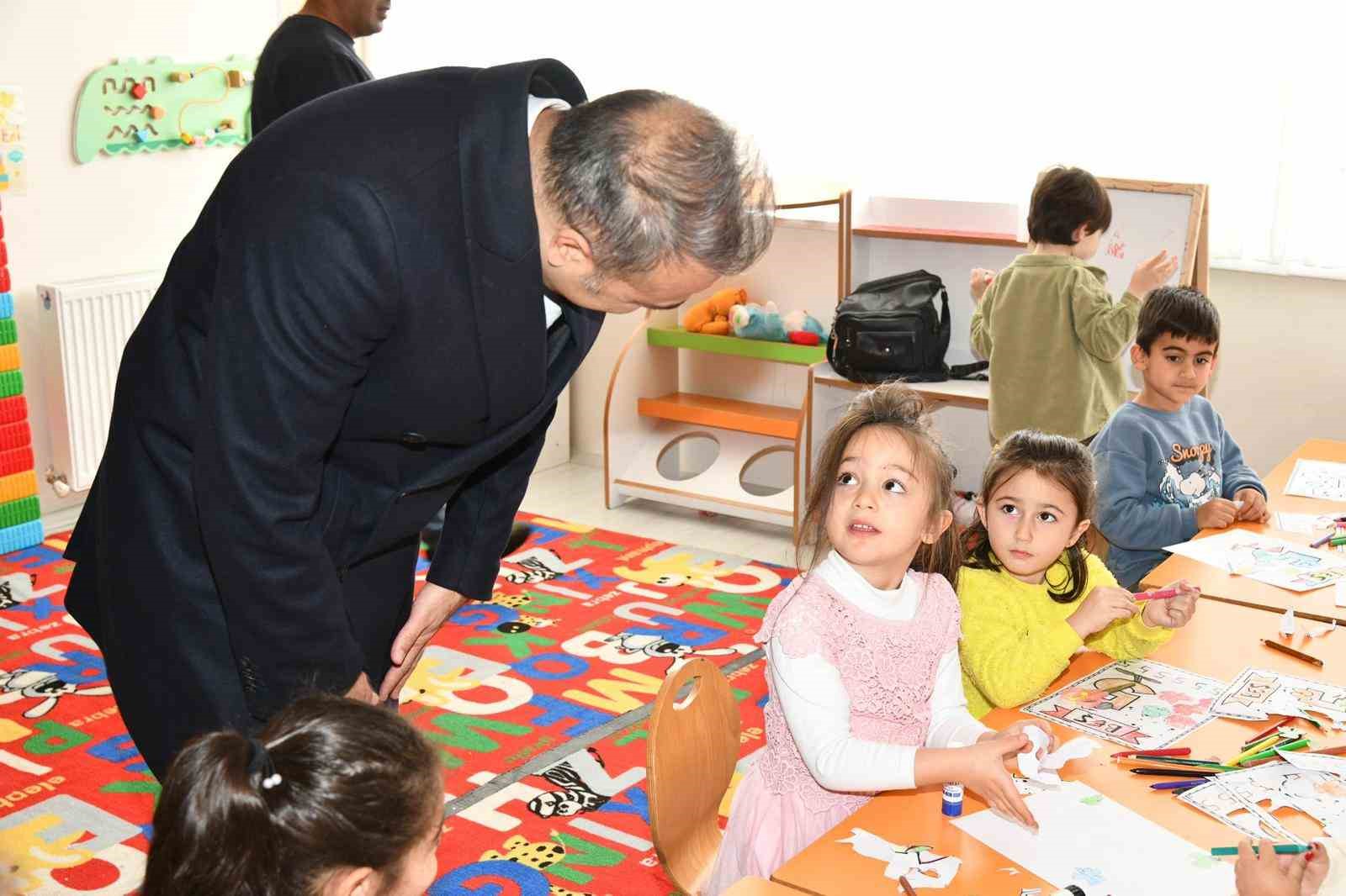 Vali Çiçek, anaokulunu ziyaret etti
