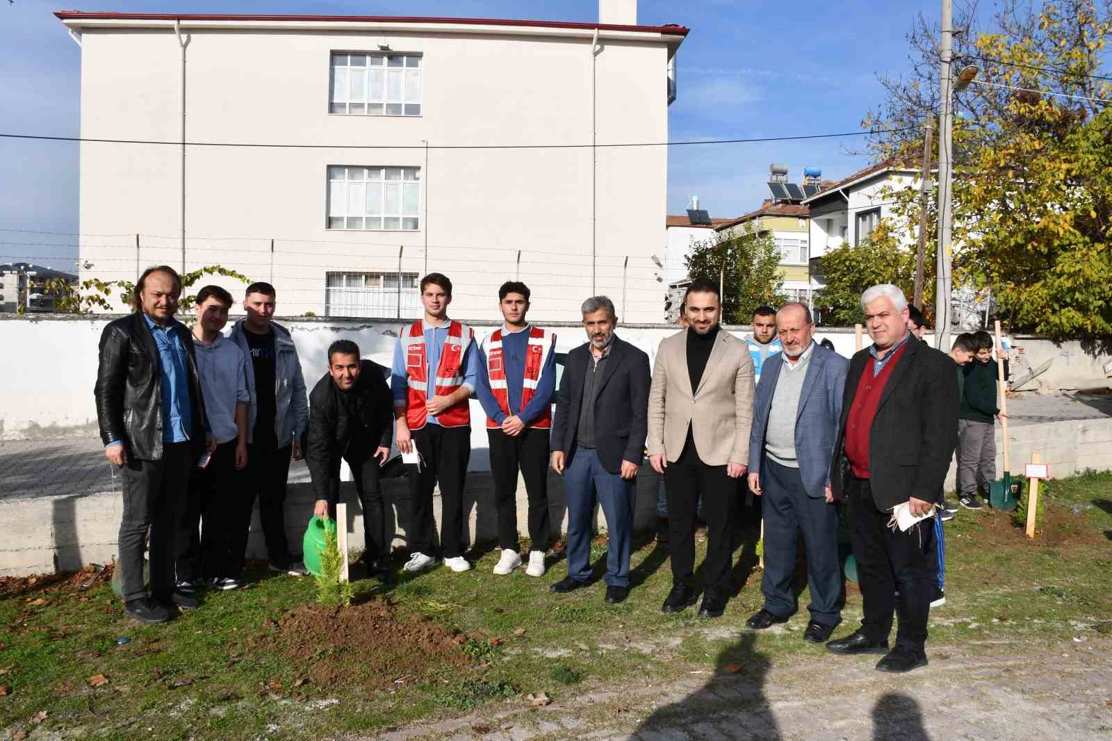 Vezirköprü’de Gazze ve şehitler için fidanlar toprakla buluştu