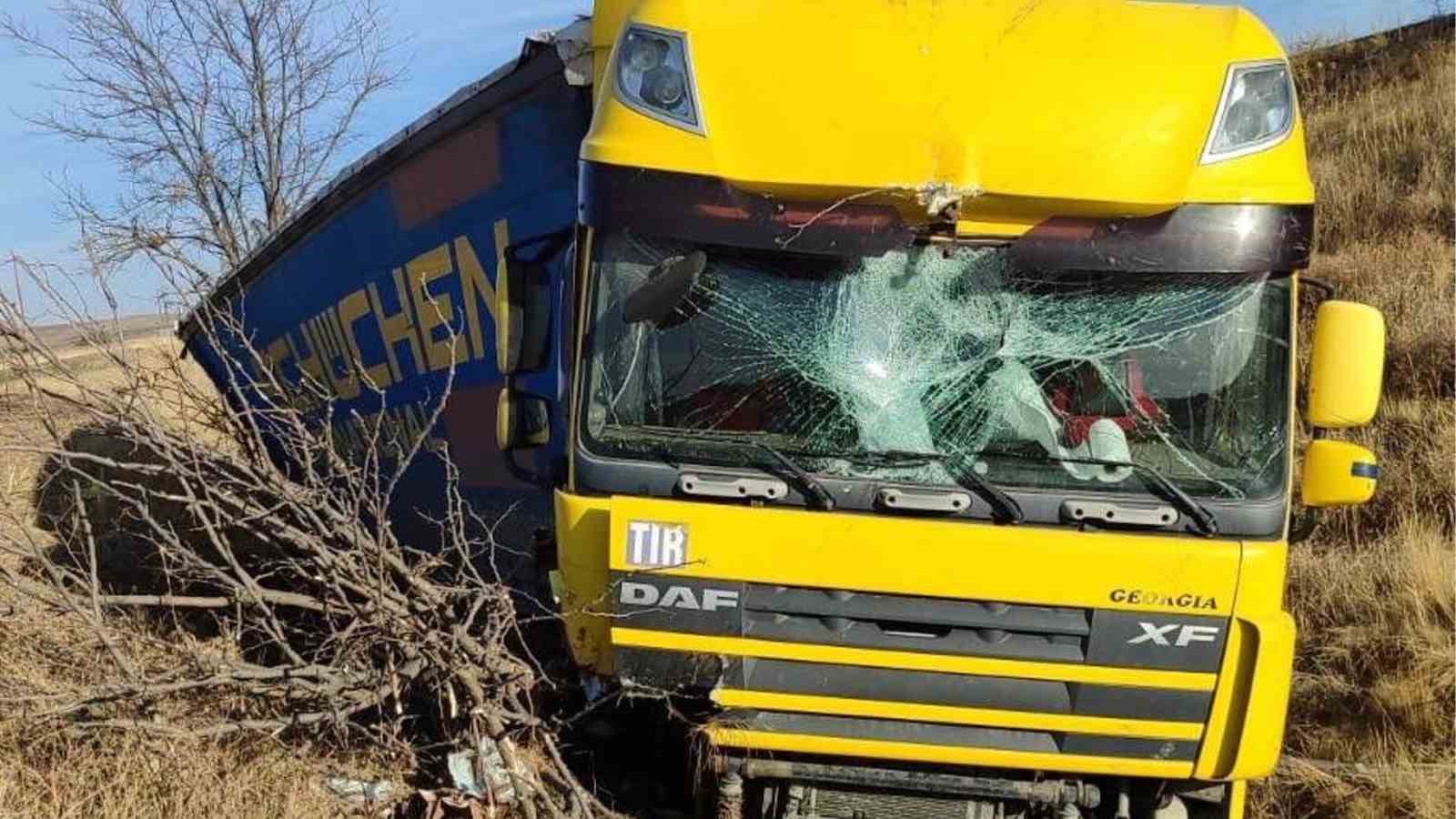 Kırıkkale’de tır devrildi: 1 yaralı