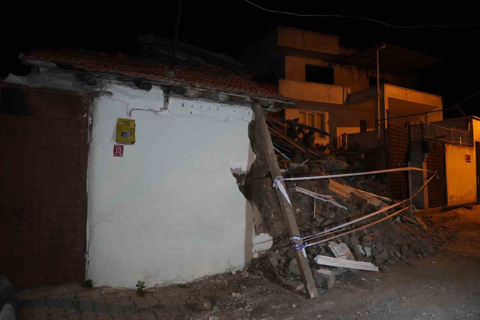 Balıkesir’de metruk bina çöktü