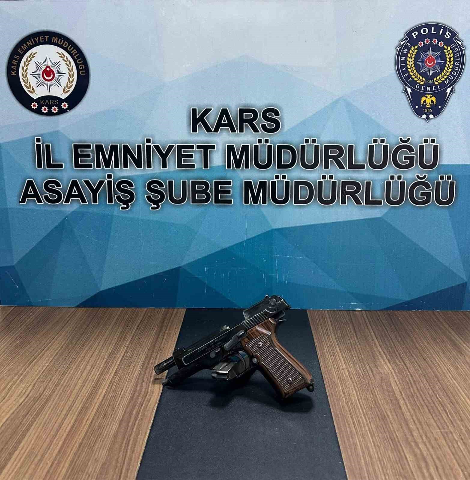 Kars’ta çok sayıda silah ve mühimmat ele geçirildi