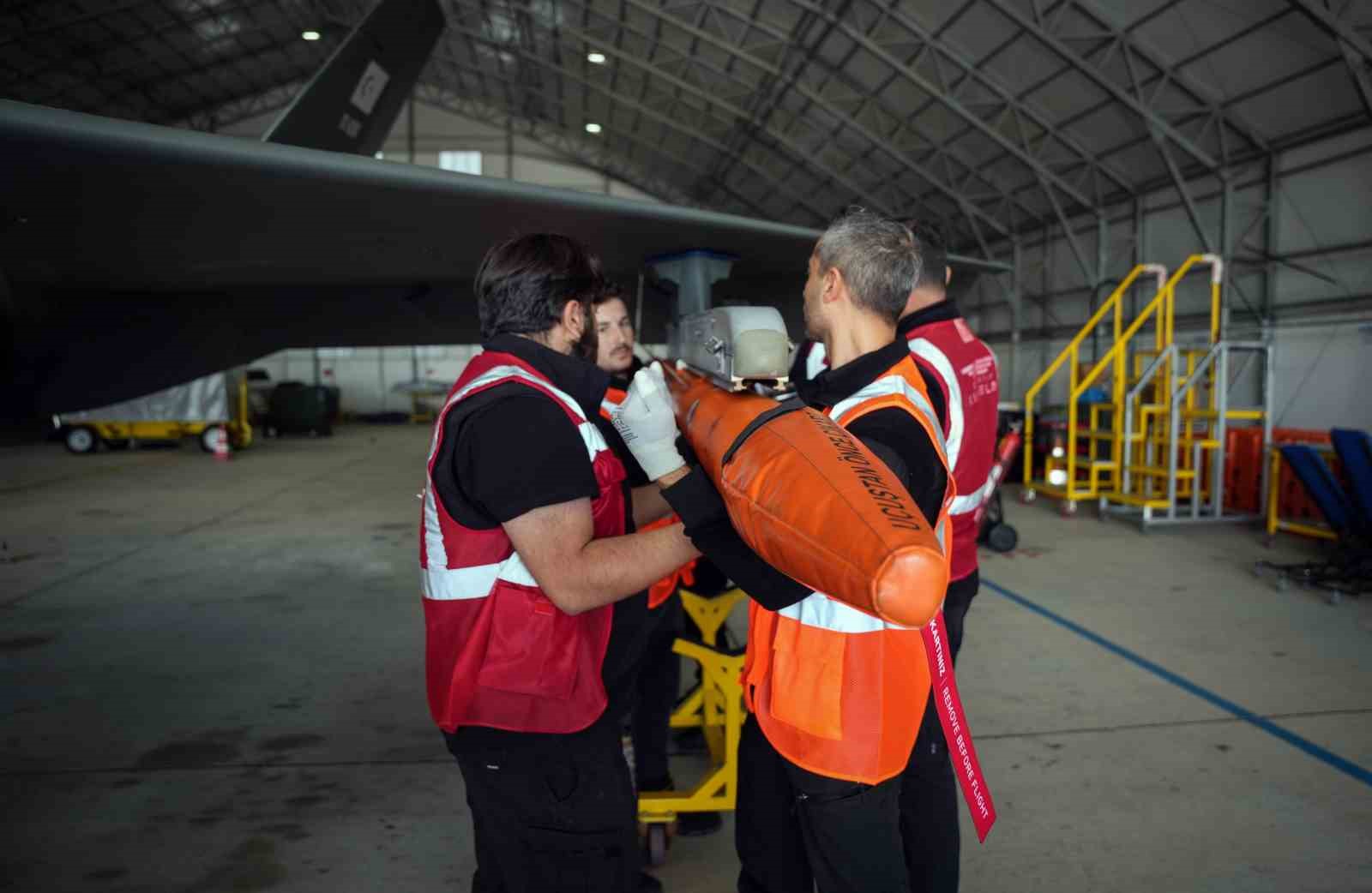 Bayraktar KIZILELMA Gökdoğan füzesi ile buluştu o anları İHA görüntülendi
