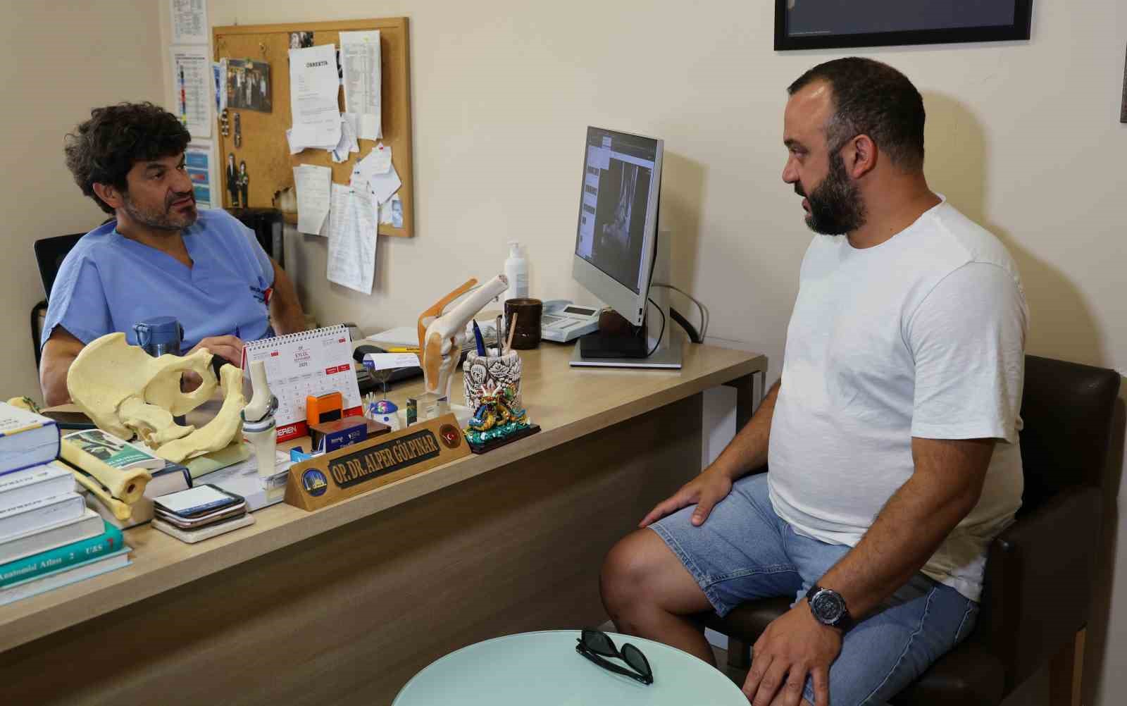 Ağaca takılıp 1,5 saat asılı kalan paraşütçü, yeniden uçmak istiyor