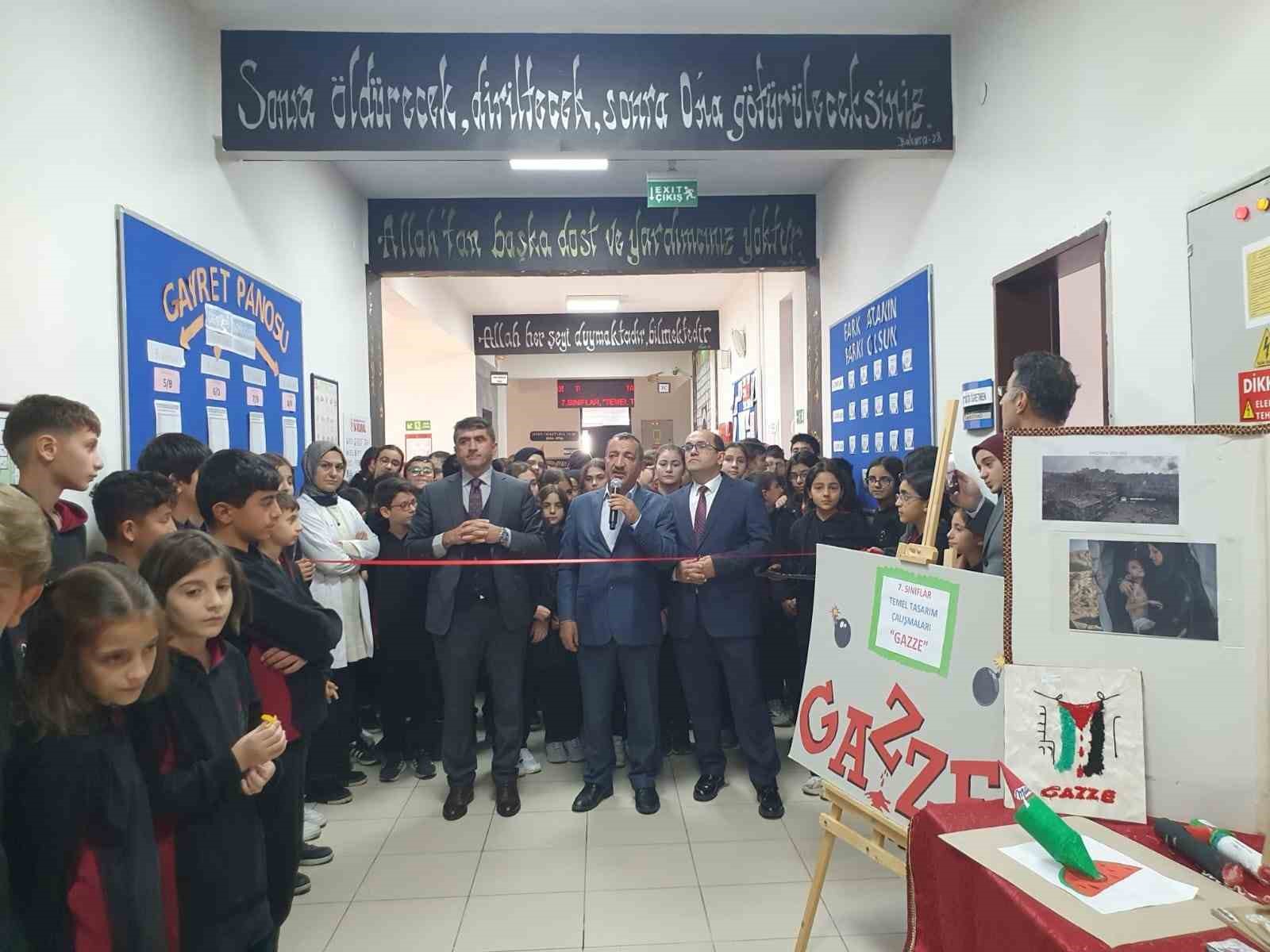 İbrahim Hakkı Kubilay İmam Hatip öğrencilerinden örnek sergi