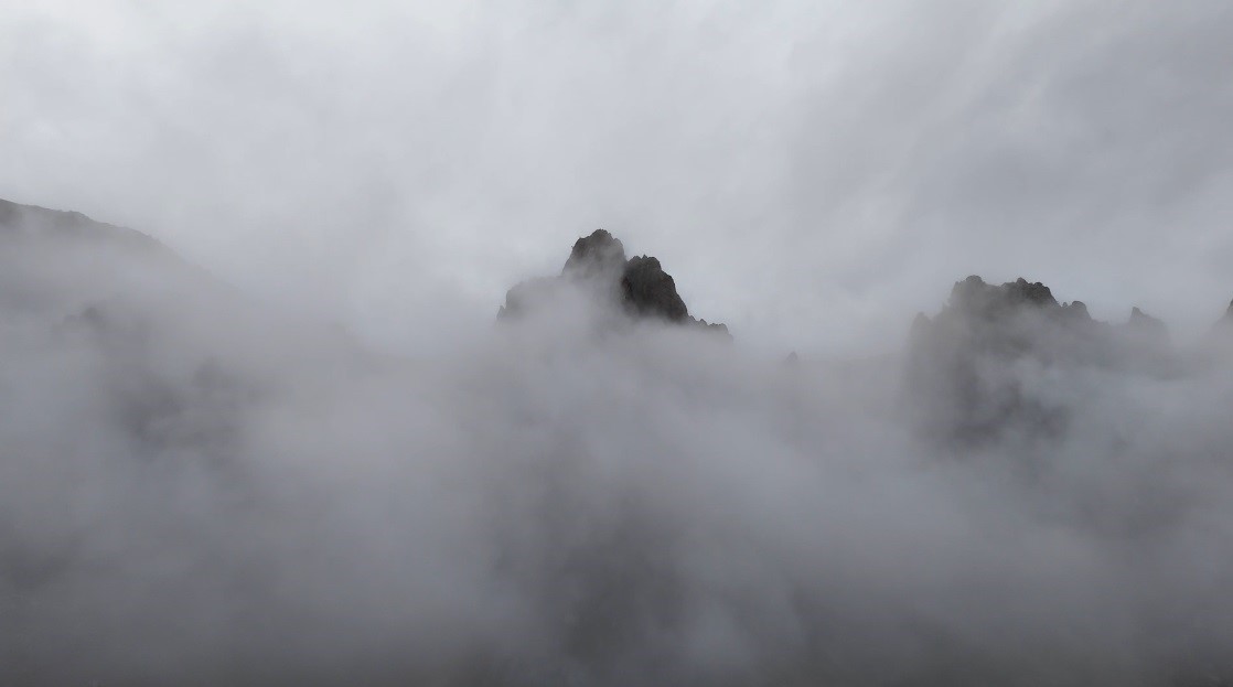 Erzincan’da sis bulutları doğayı masalsı bir görünüme bürüdü
