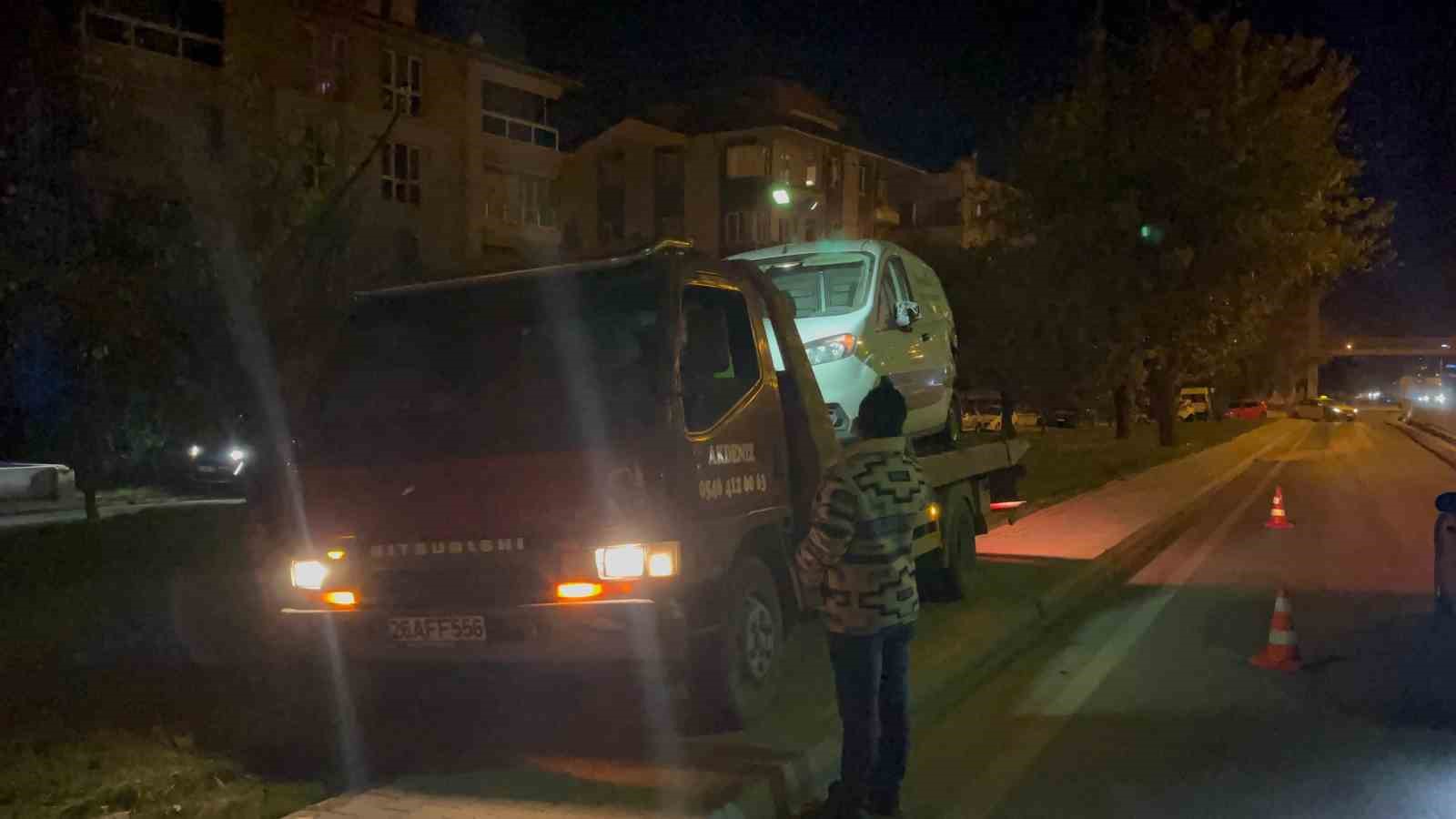 Alkollü aday sürücü polisten kaçarken yaptığı kazada yakayı ele verdi