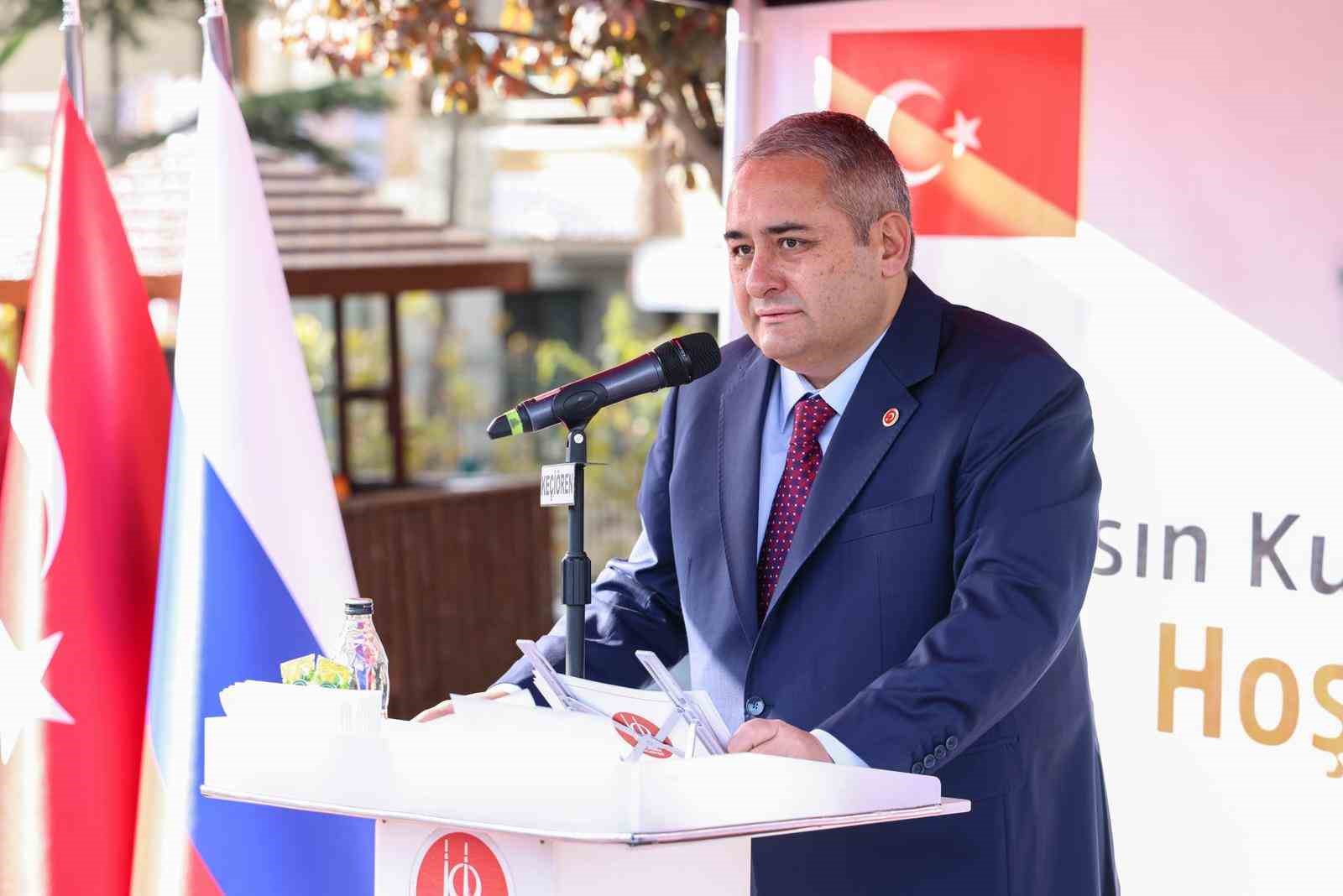 Keçiören’de çalınan ünlü şair Kuliyev’in büstünün yerine yenisi yerleştirildi