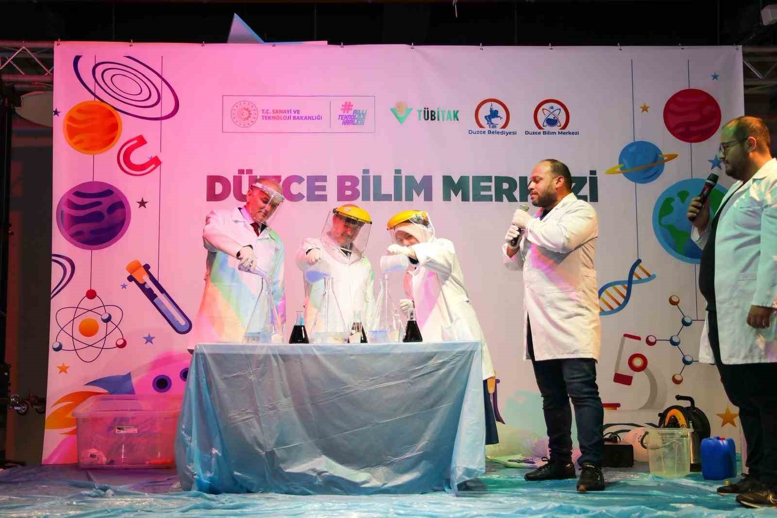 Düzce’de bilim şenliğini öğrenciler çok sevdi
